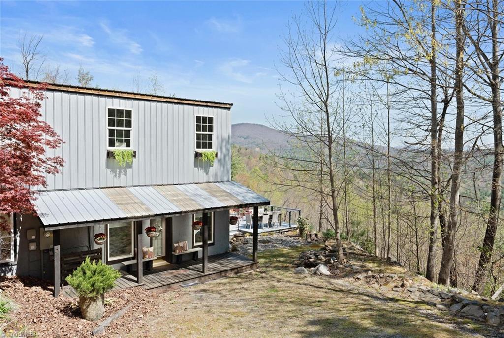 3086 Summit Road Property Photo 1