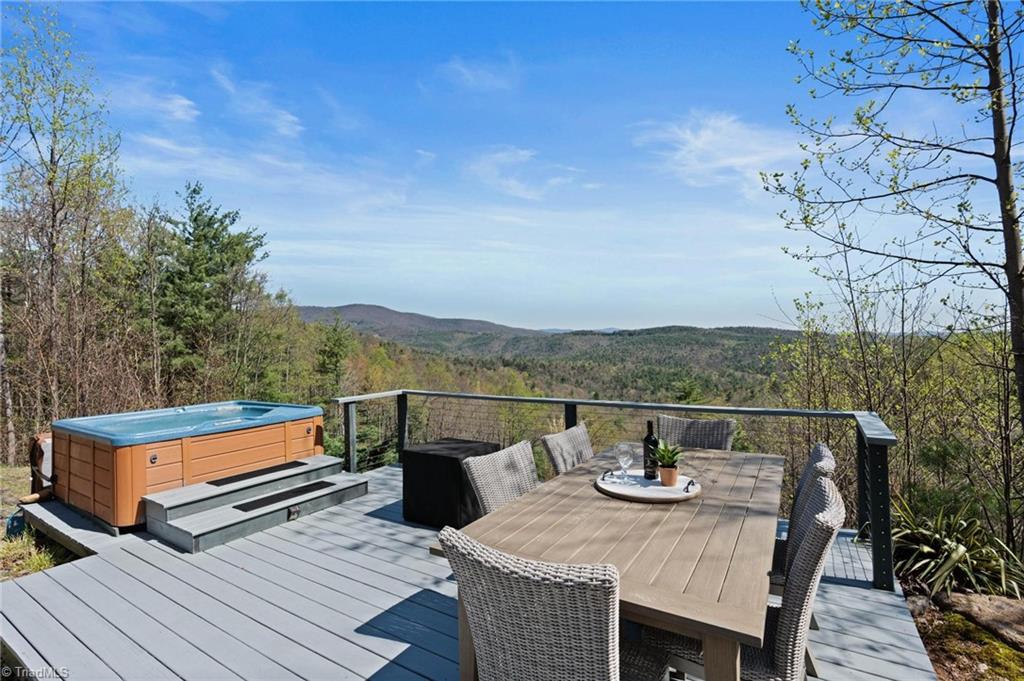3086 Summit Road Property Photo 2