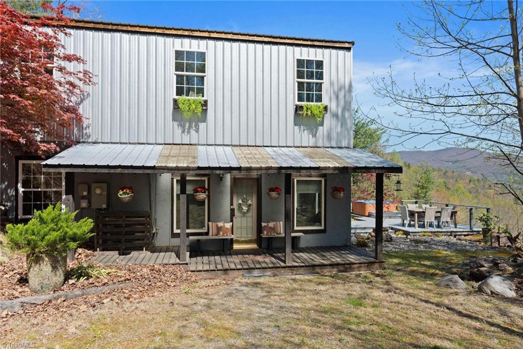 3086 Summit Road Property Photo 4