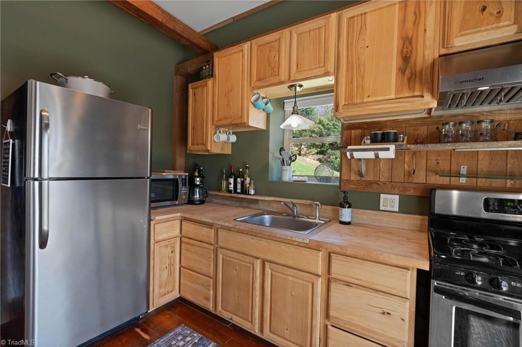 3086 Summit Road Property Photo 9