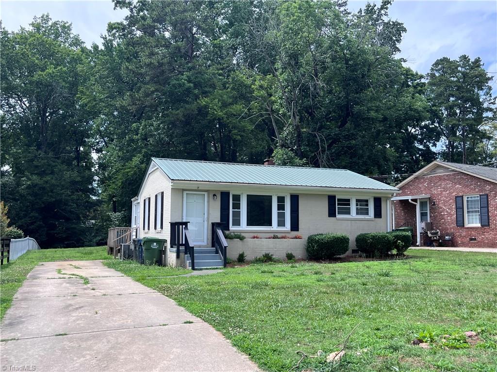 15 Hawthorne Lane Property Photo 1