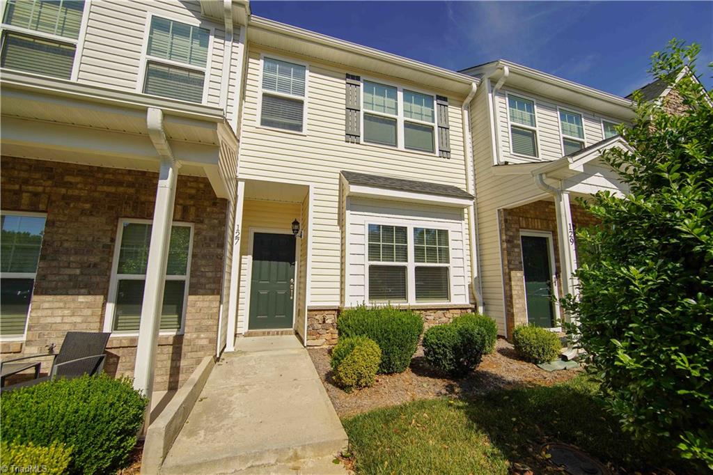 127 Sommerwall Place Property Photo 1