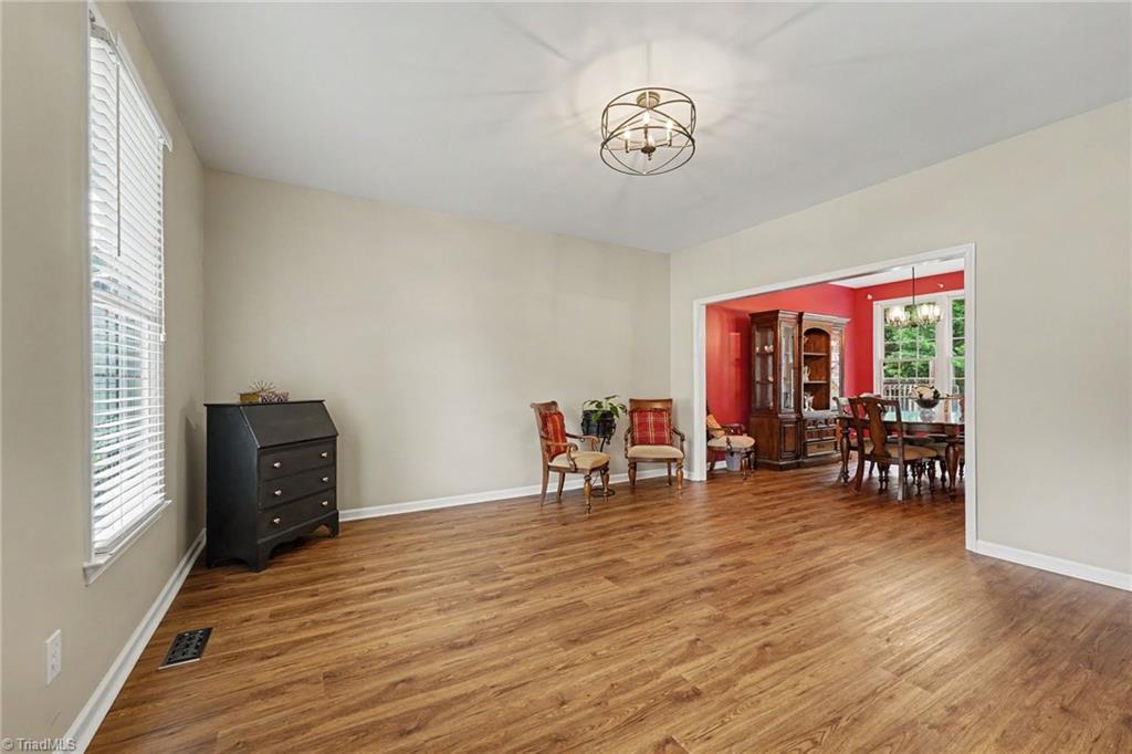 3116 Southhampton Drive Property Photo 6