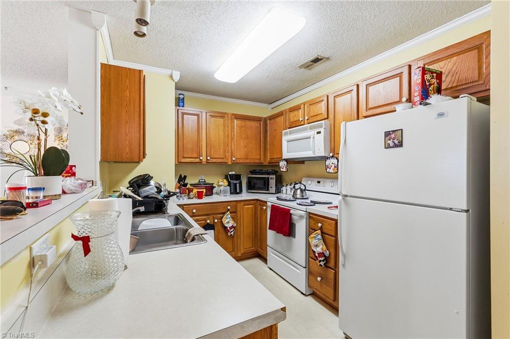 6117 Hedgecock Circle # 2d Property Photo 9