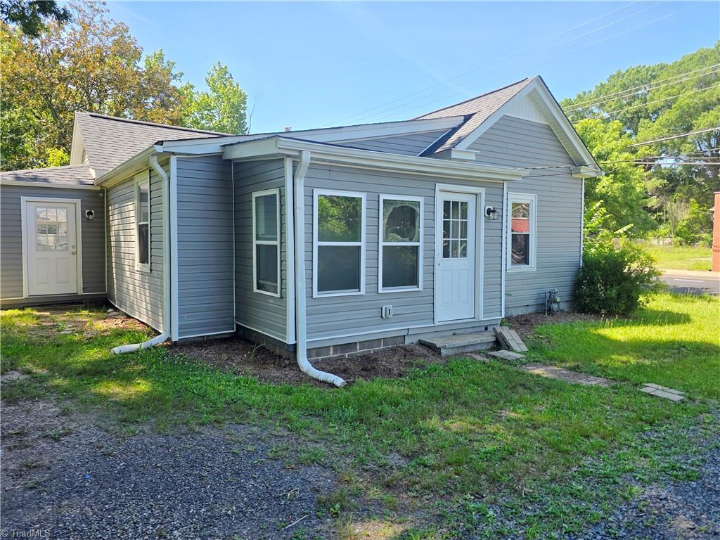 106 S Fieldcrest Road Property Photo 3