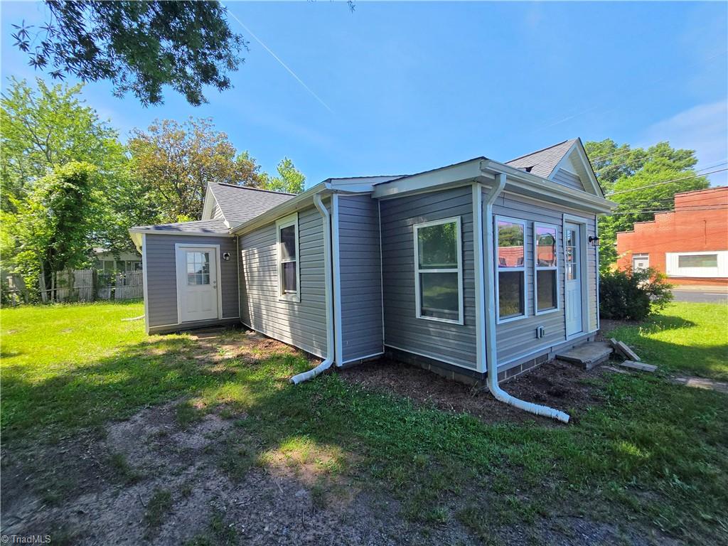 106 S Fieldcrest Road Property Photo 4