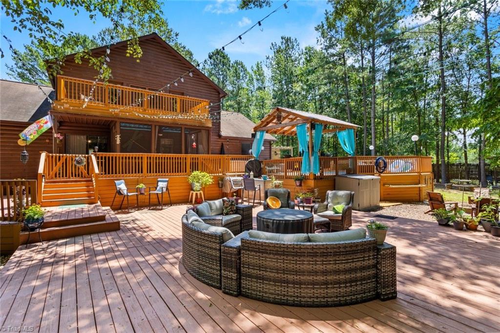 143 Mohegan Trail Property Photo 2