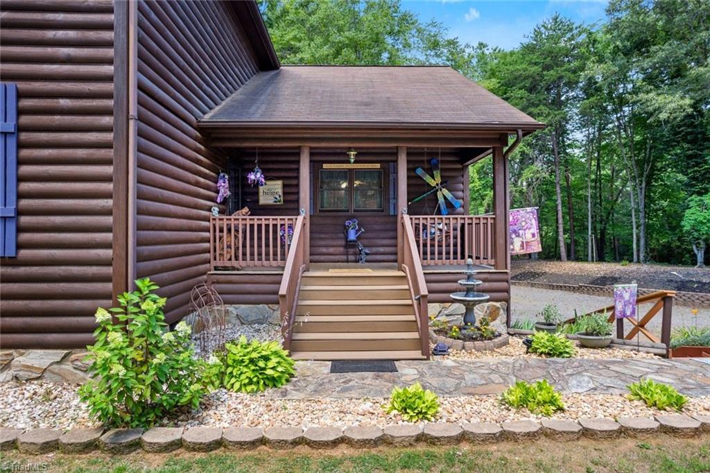 143 Mohegan Trail Property Photo 4