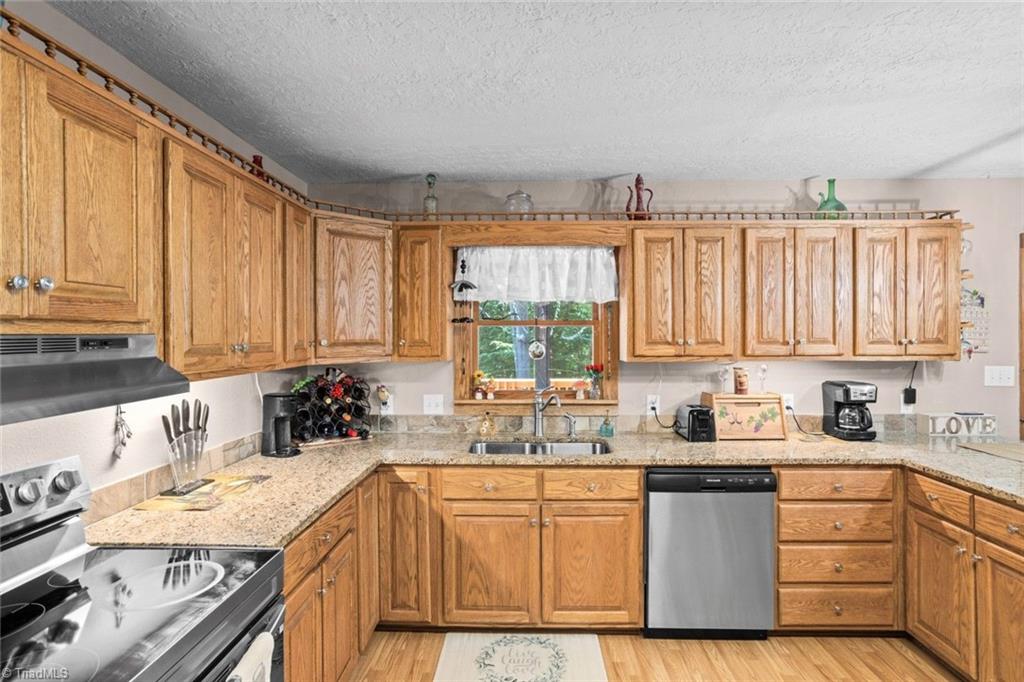 143 Mohegan Trail Property Photo 24
