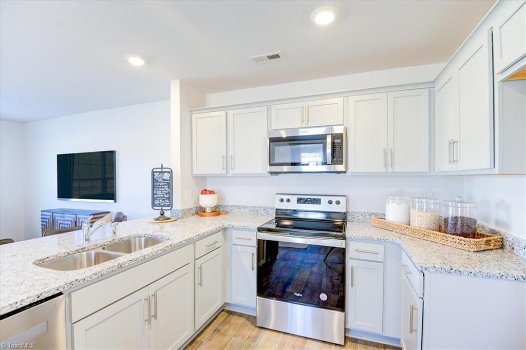 1613 Komondor Trail Property Photo 12