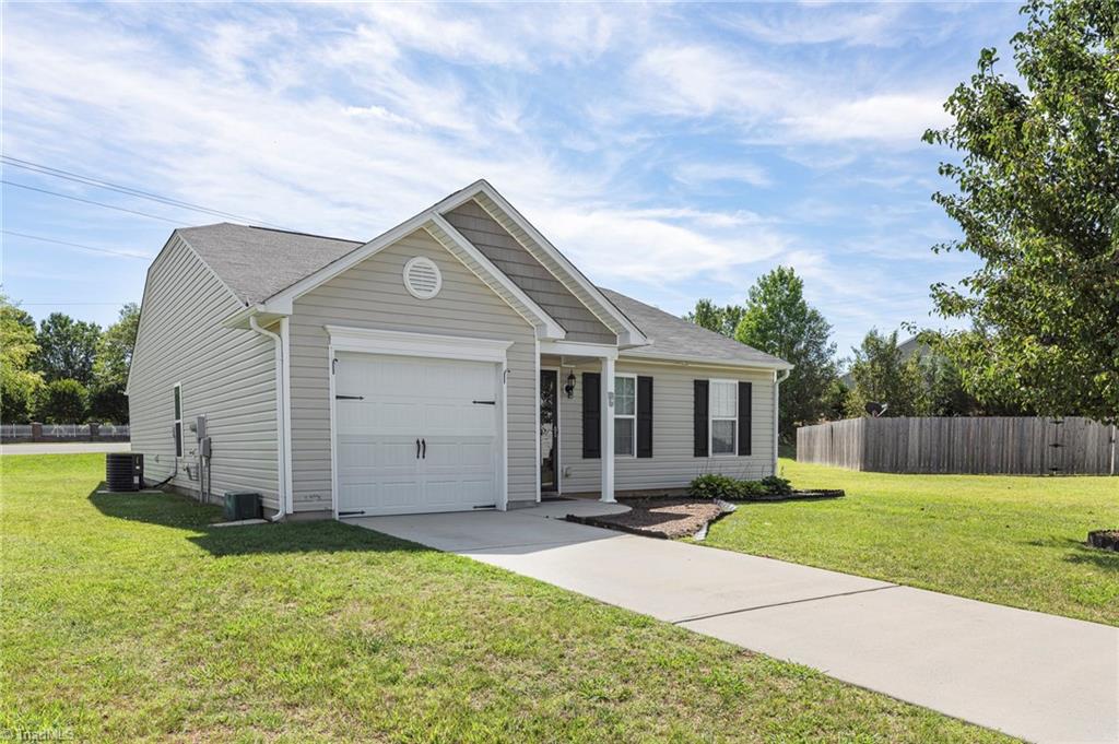 216 Florida Drive Property Photo 3