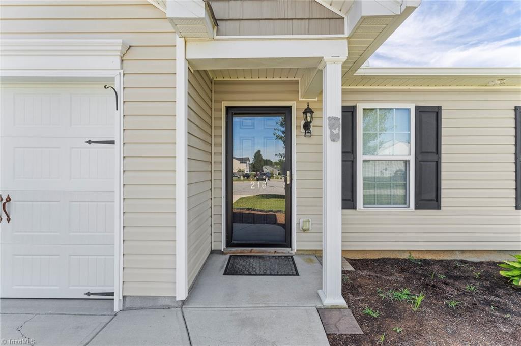 216 Florida Drive Property Photo 4