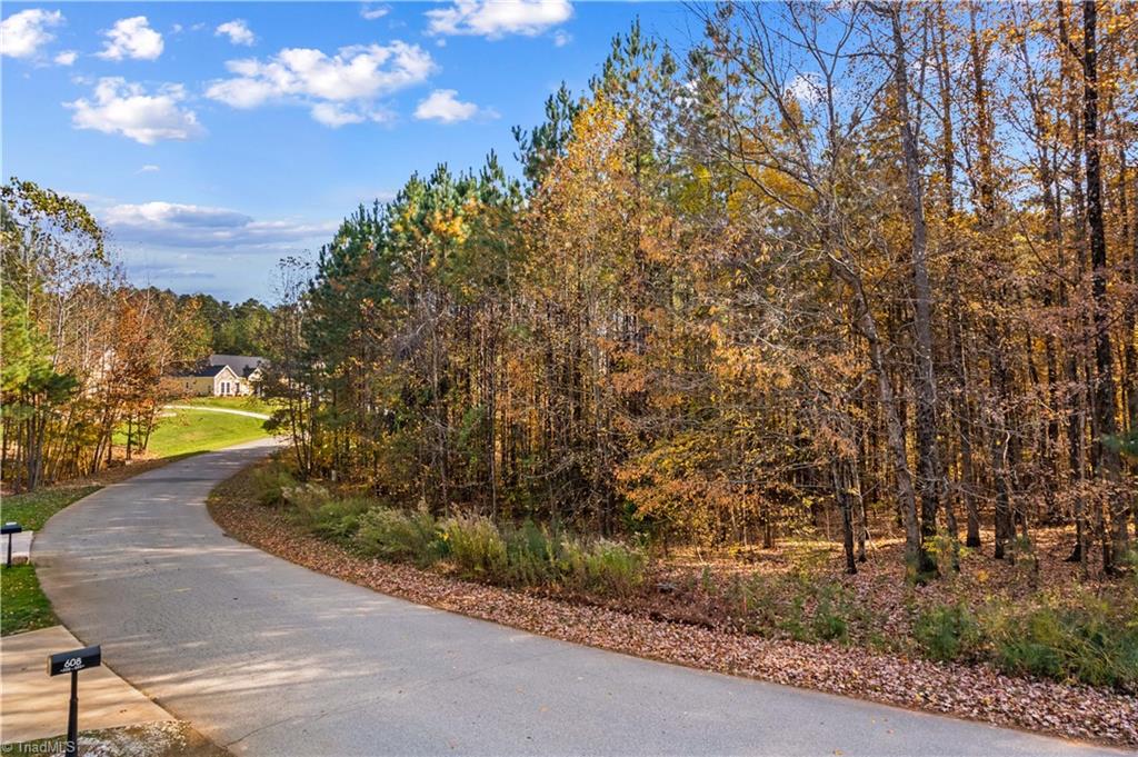 589 Sunset Pointe Drive Property Photo 13