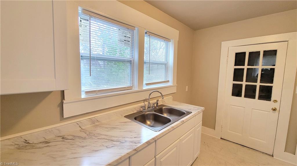 1009 Logan Street Property Photo 10