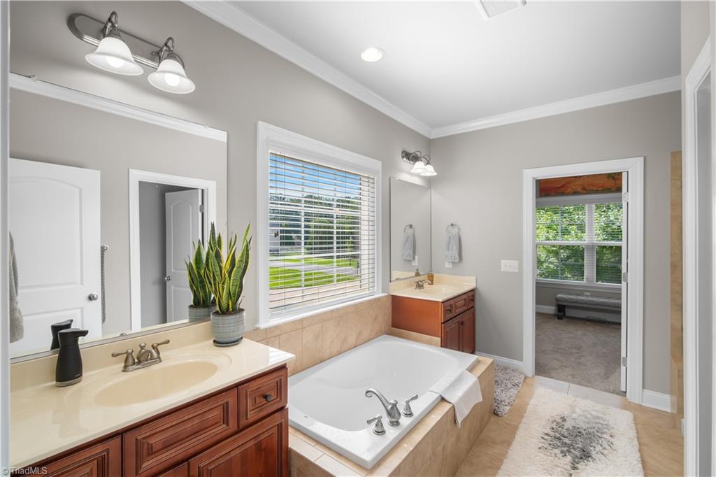 2905 Bishopsgate Way Property Photo 13