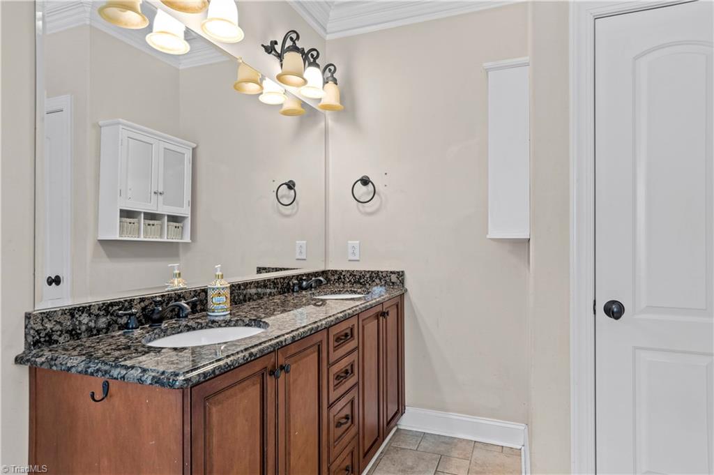 5578 Linden Hill Lane Property Photo 16