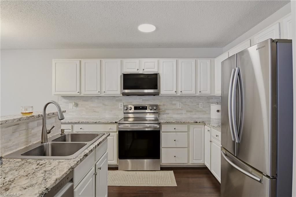 1109 Academic Drive Property Photo 4
