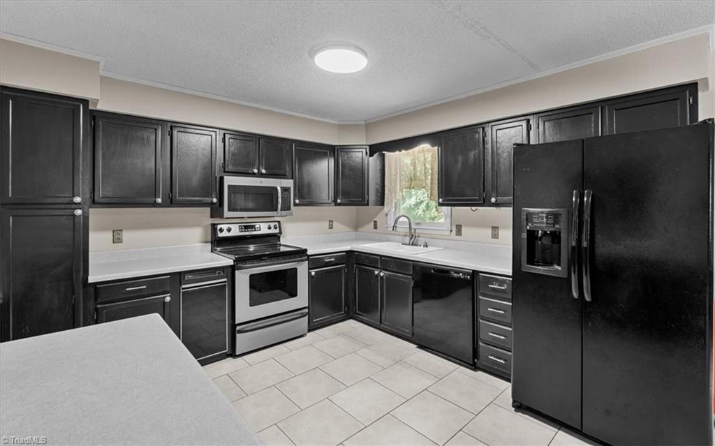 1013 Gladstone Road Property Photo 6