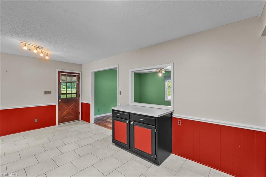 1013 Gladstone Road Property Photo 11