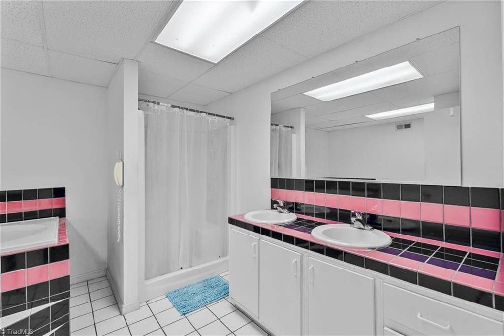 1013 Gladstone Road Property Photo 25