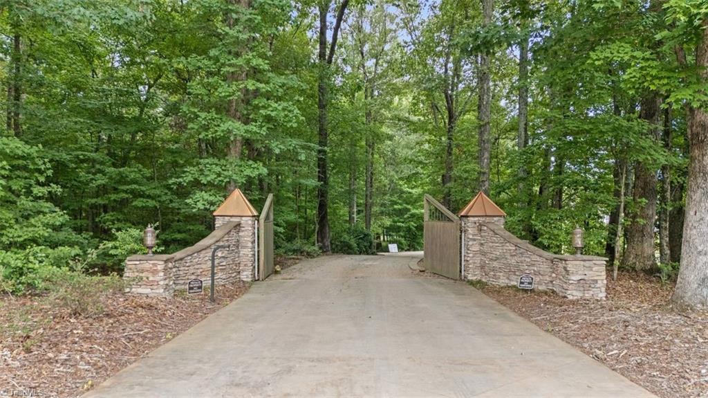 636 Lee Road Property Photo 2
