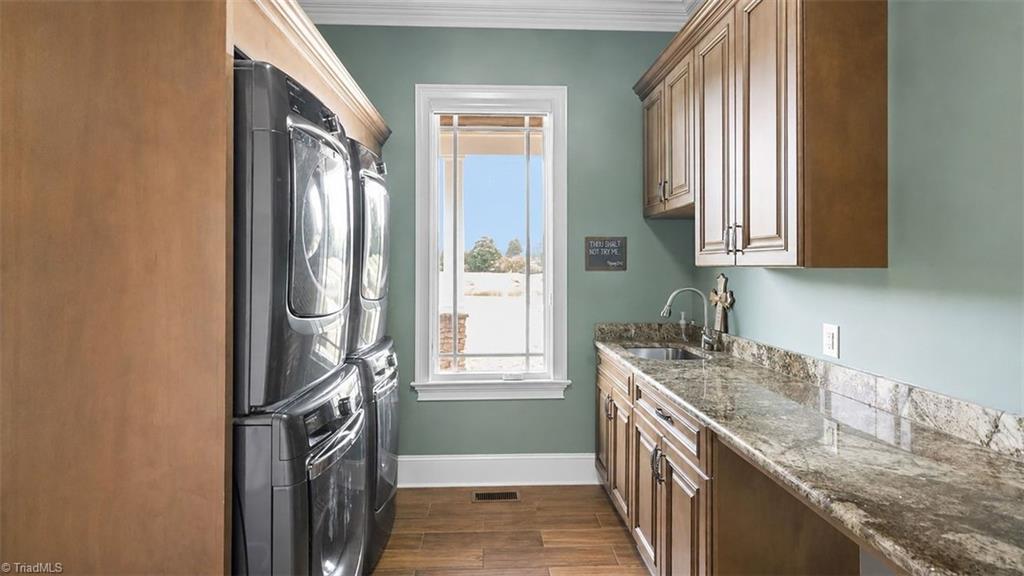 636 Lee Road Property Photo 16