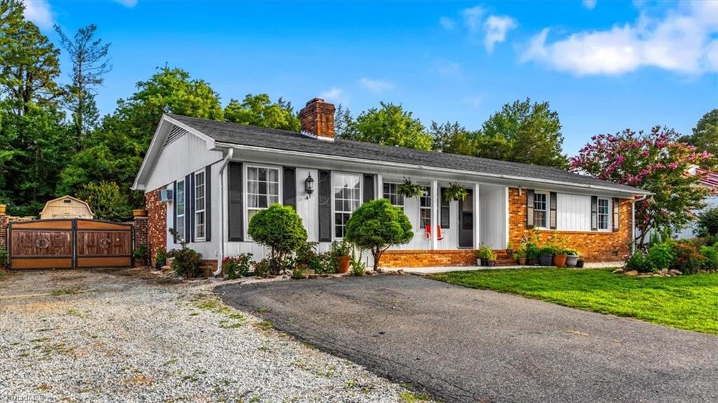 1130 Heathwood Road Property Photo 3