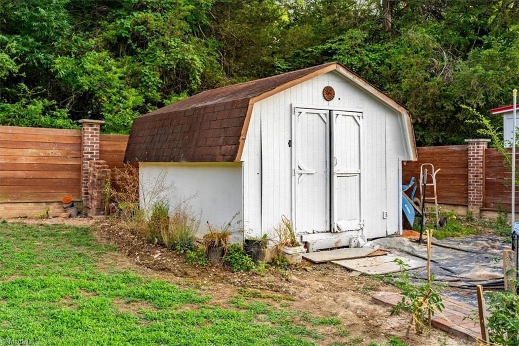 1130 Heathwood Road Property Photo 34