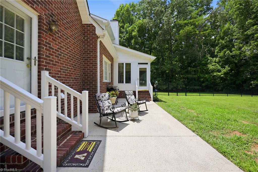 2101 River Road Property Photo 6