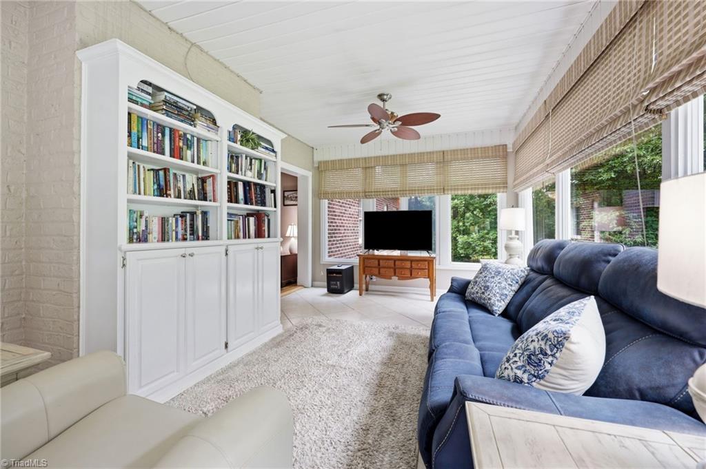 2101 River Road Property Photo 14