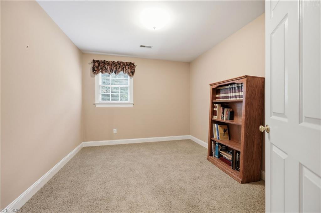 2101 River Road Property Photo 33