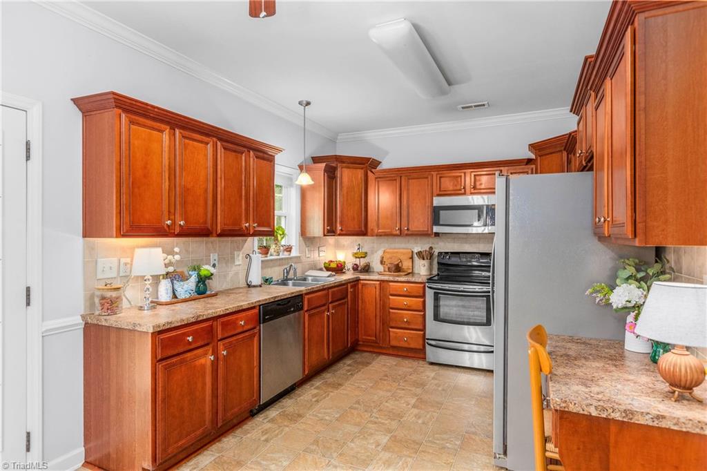 6604 Springfield Village Lane Property Photo 10