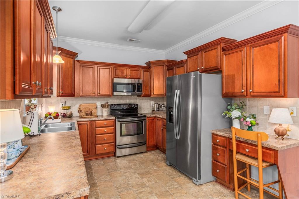 6604 Springfield Village Lane Property Photo 11