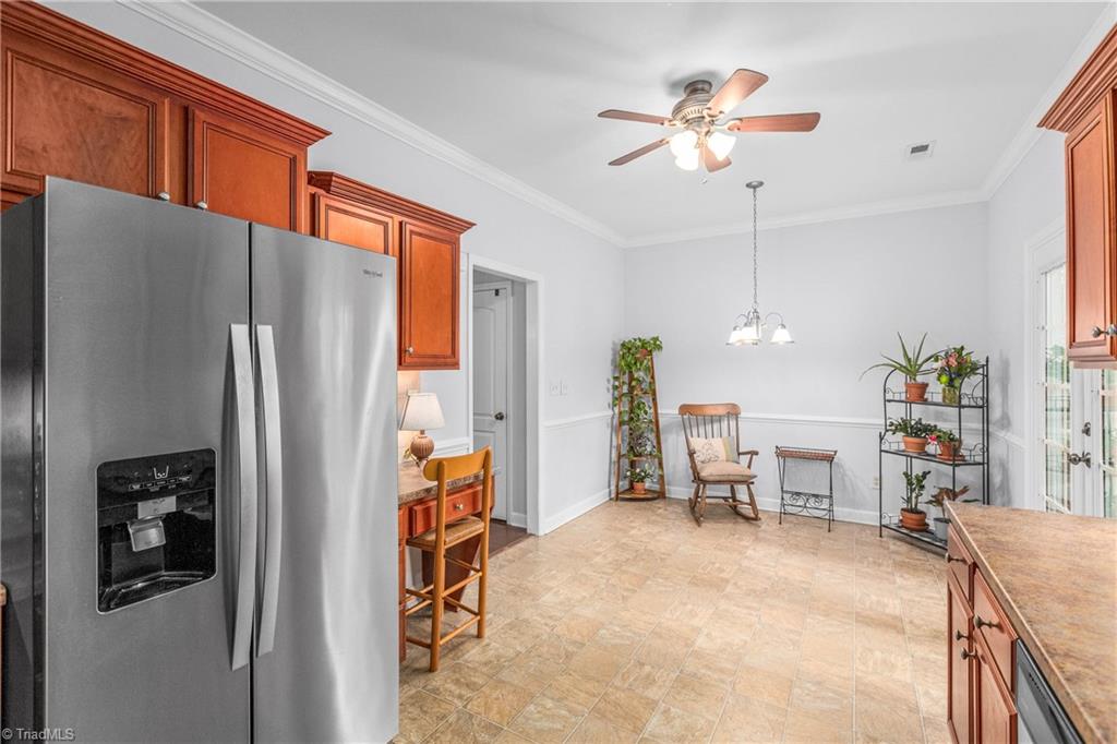 6604 Springfield Village Lane Property Photo 12