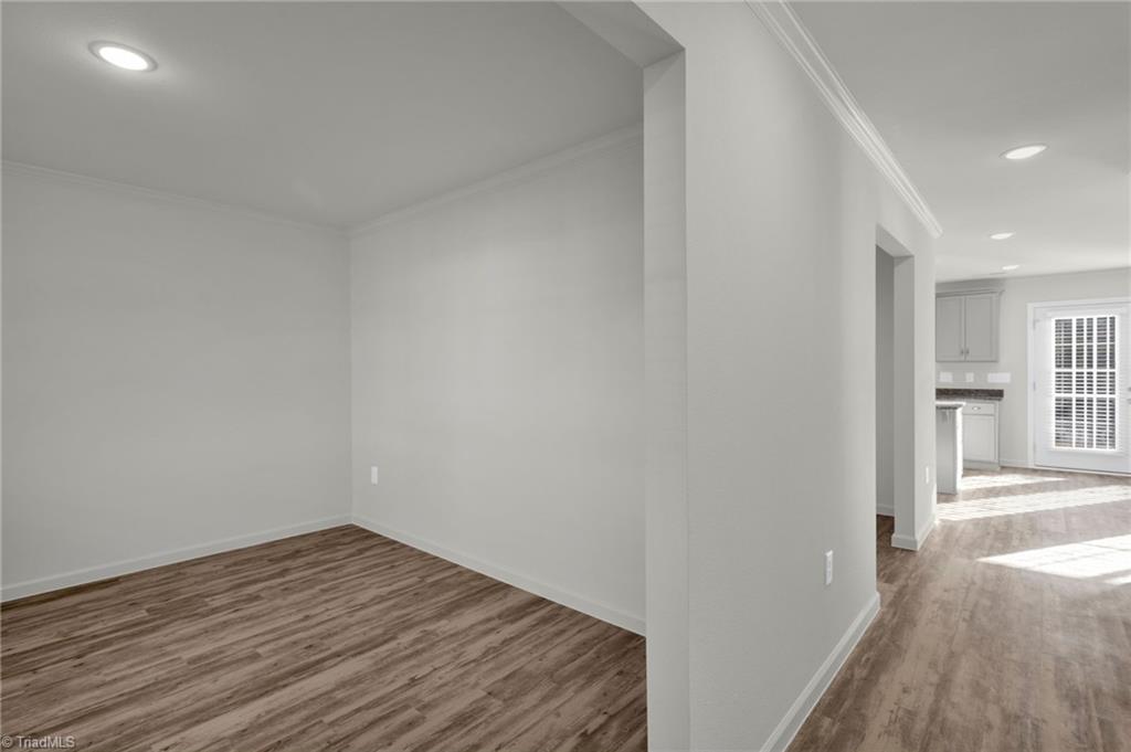 725 Torbay Drive Property Photo 4