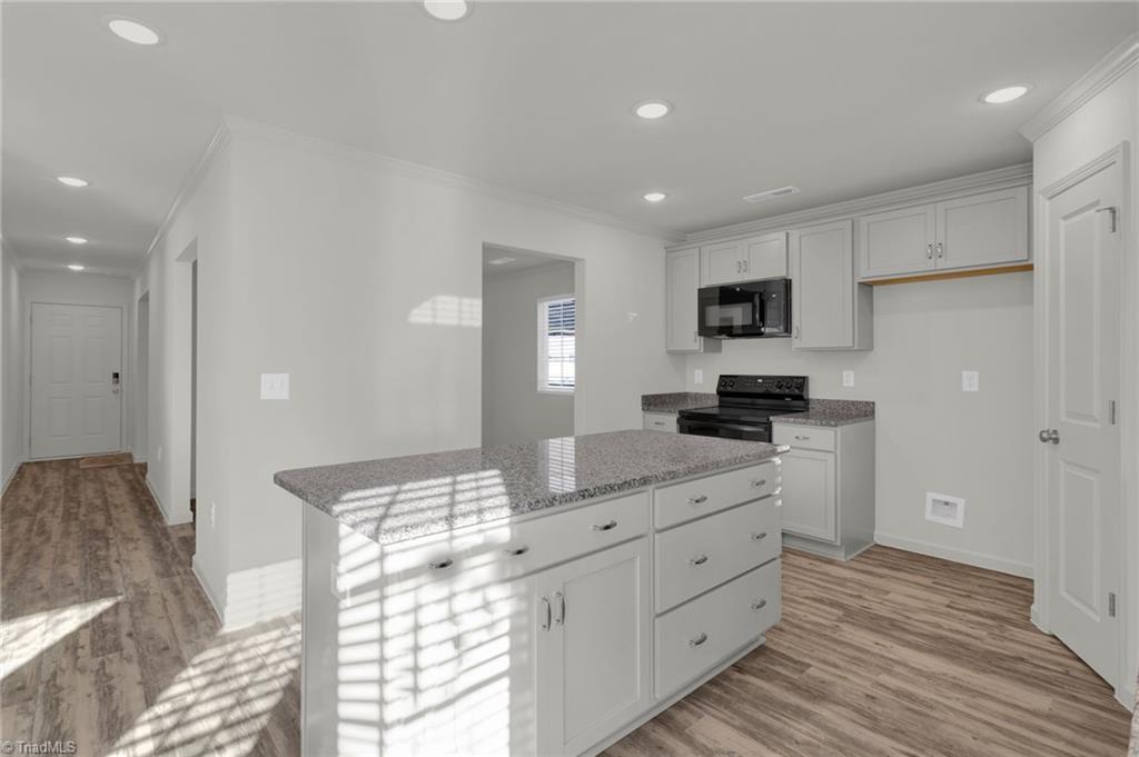 725 Torbay Drive Property Photo 11