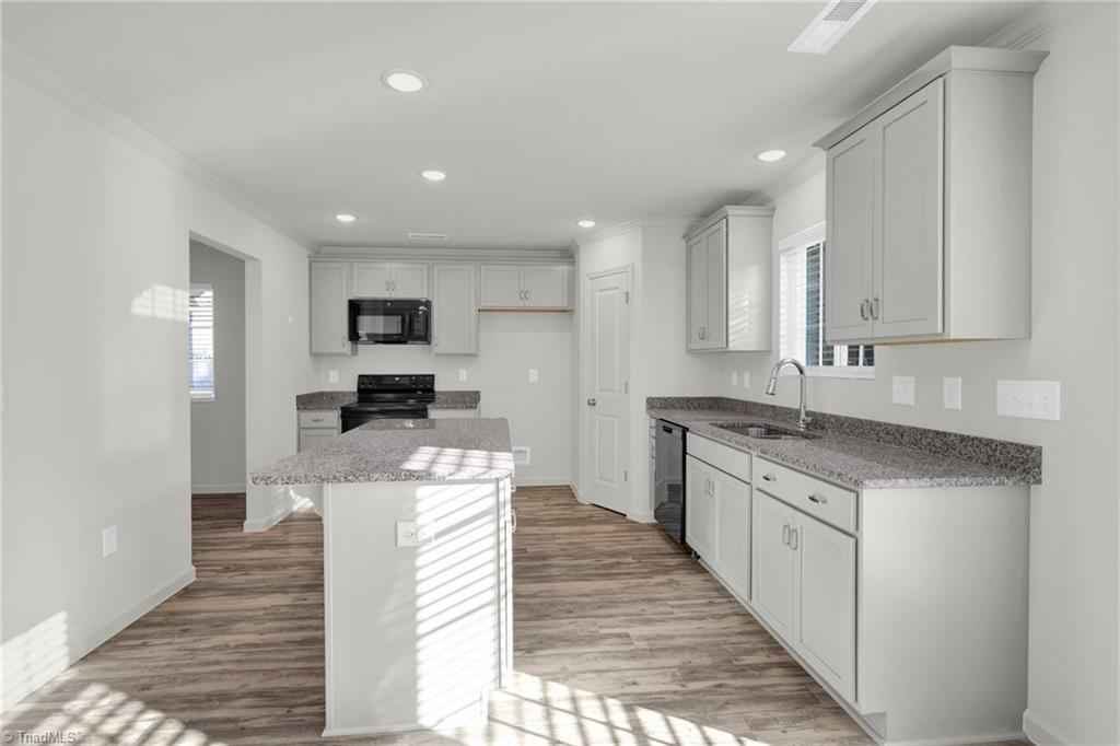 725 Torbay Drive Property Photo 13