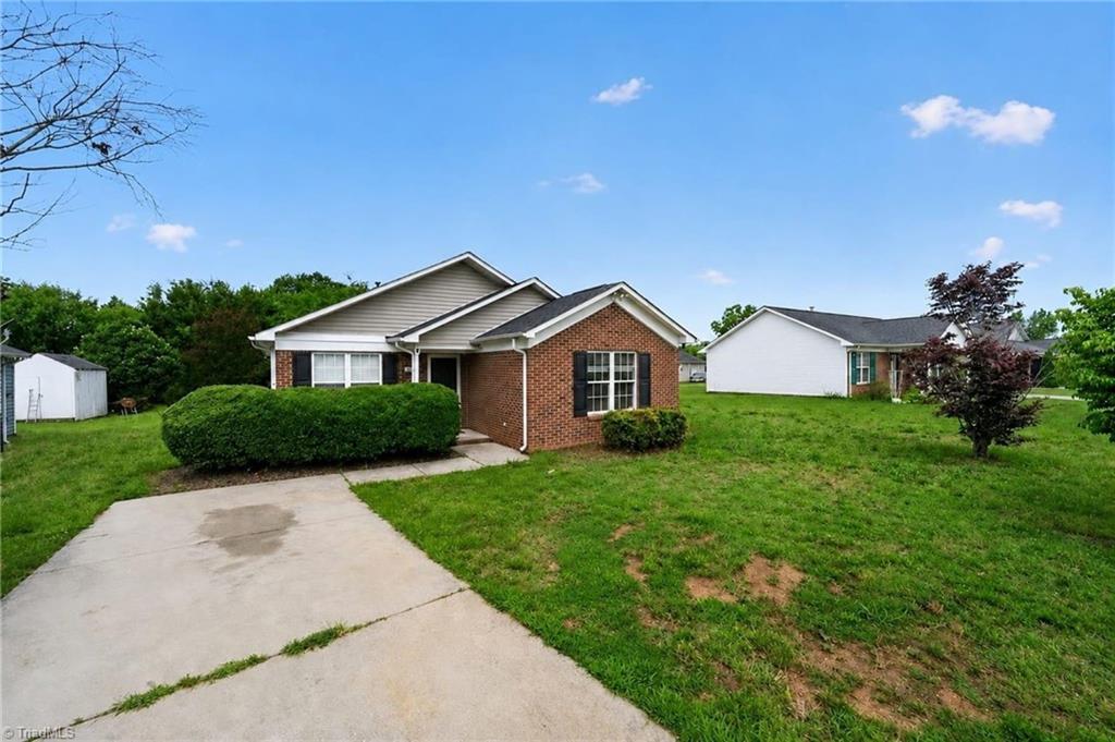 904 Rauhut Street Property Photo 3