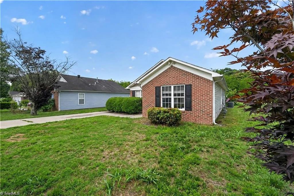 904 Rauhut Street Property Photo 4