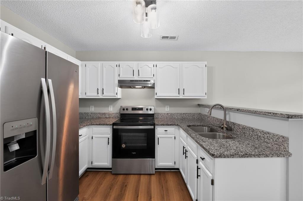 904 Rauhut Street Property Photo 8
