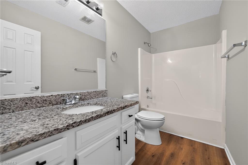904 Rauhut Street Property Photo 30