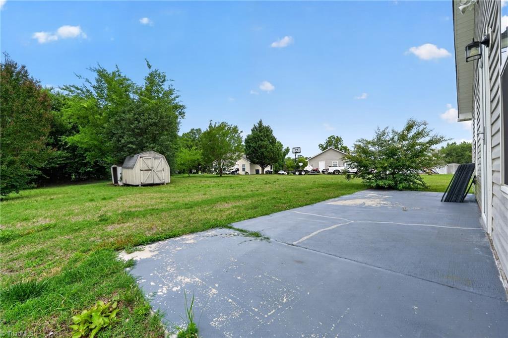 904 Rauhut Street Property Photo 33