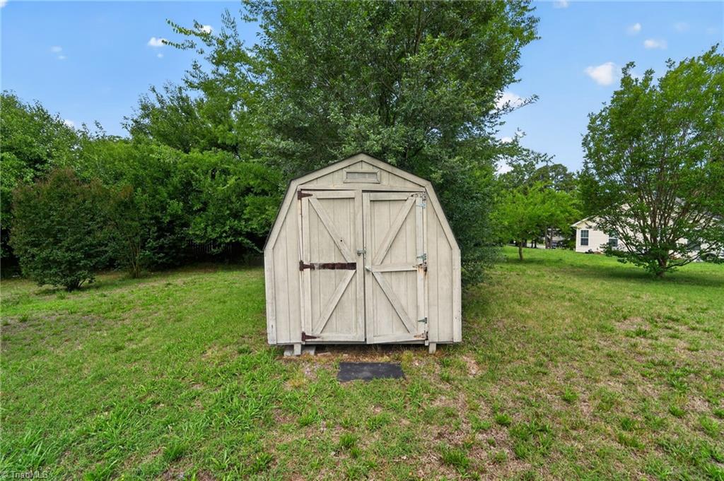904 Rauhut Street Property Photo 36