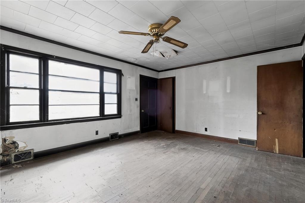 4021 Vestal Road Property Photo 6