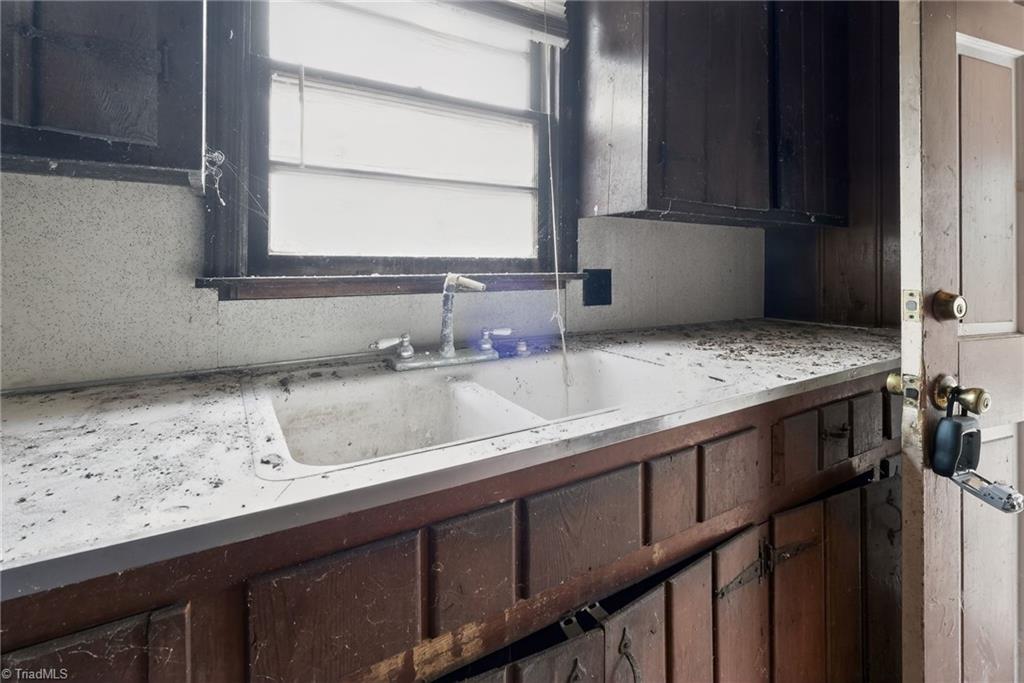 4021 Vestal Road Property Photo 10