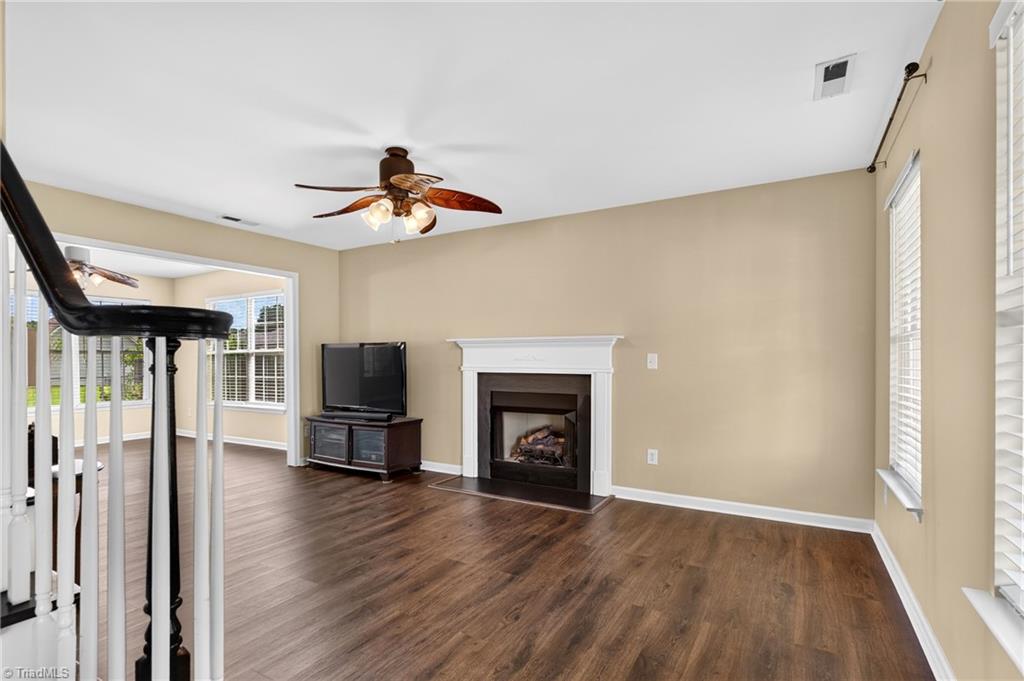 2509 Covington Loop Property Photo 7