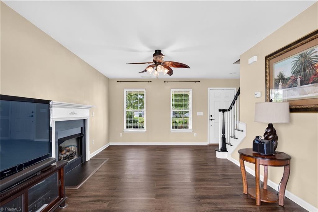 2509 Covington Loop Property Photo 8