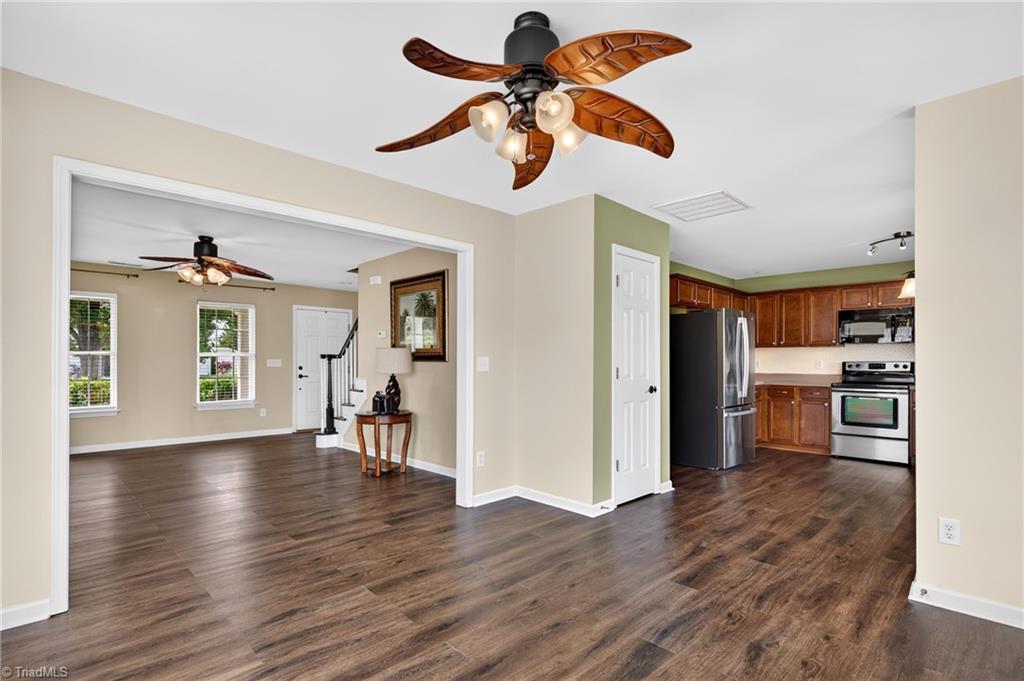 2509 Covington Loop Property Photo 11