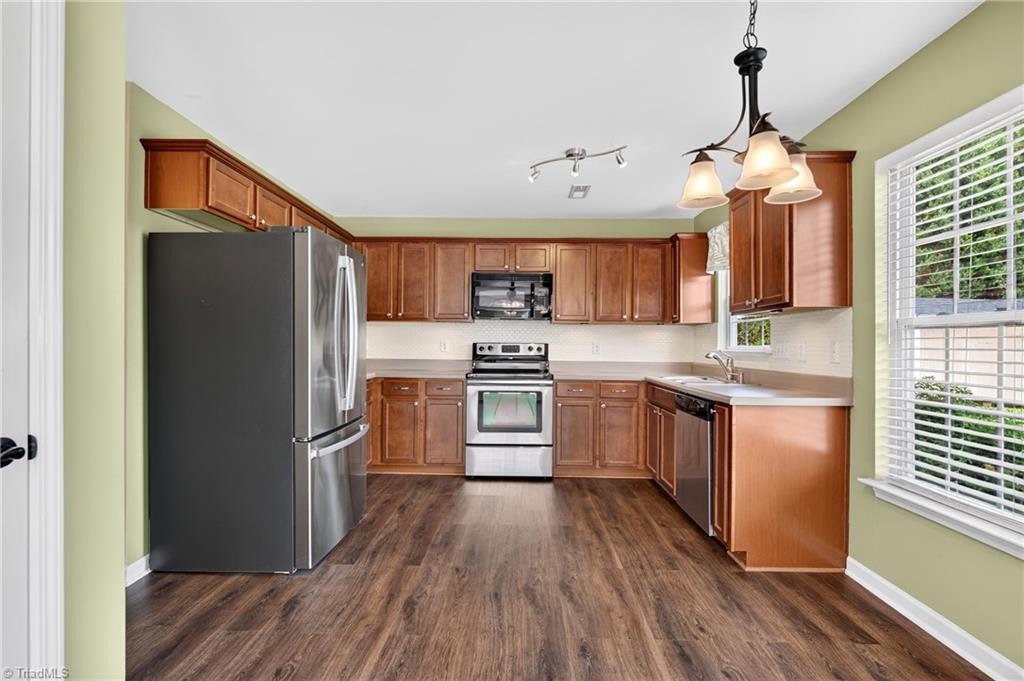 2509 Covington Loop Property Photo 14