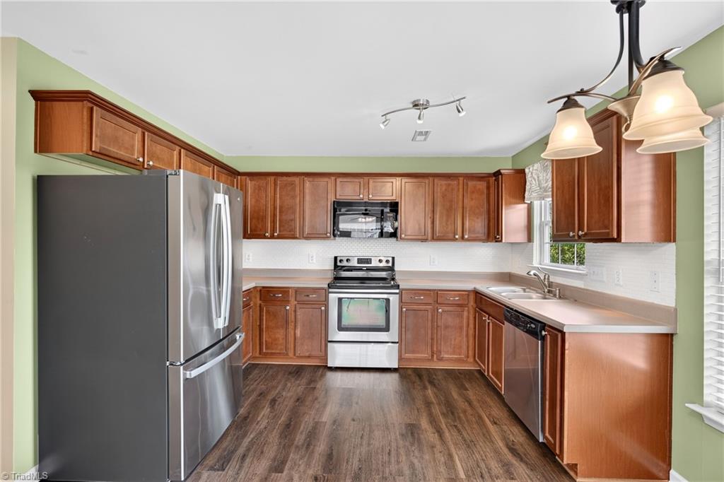 2509 Covington Loop Property Photo 16